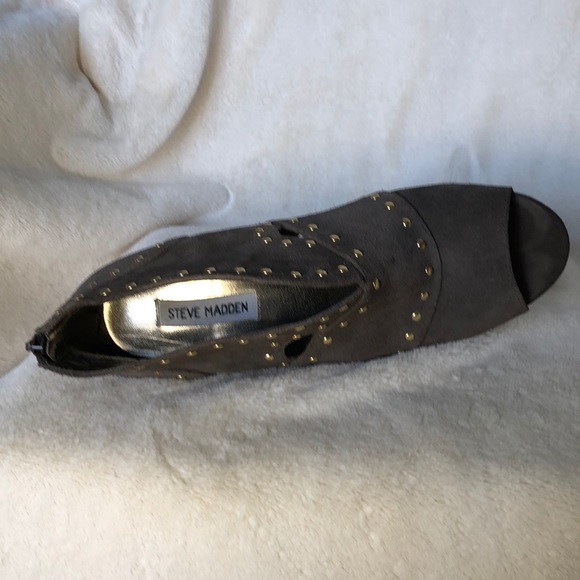 Steve Madden peep-toe pumps. 9 1/2 - Picture 2 of 6